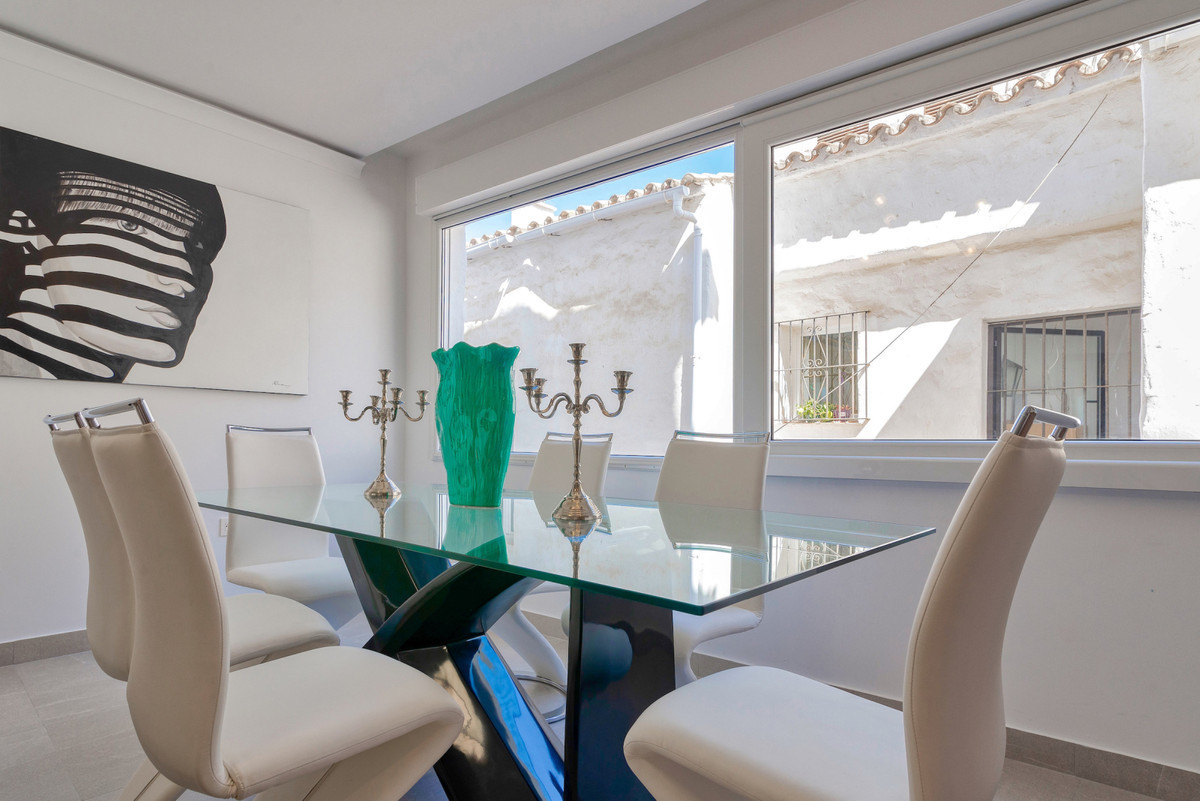 3 Bedroom Apartment for Sale in Puerto Banús — 4