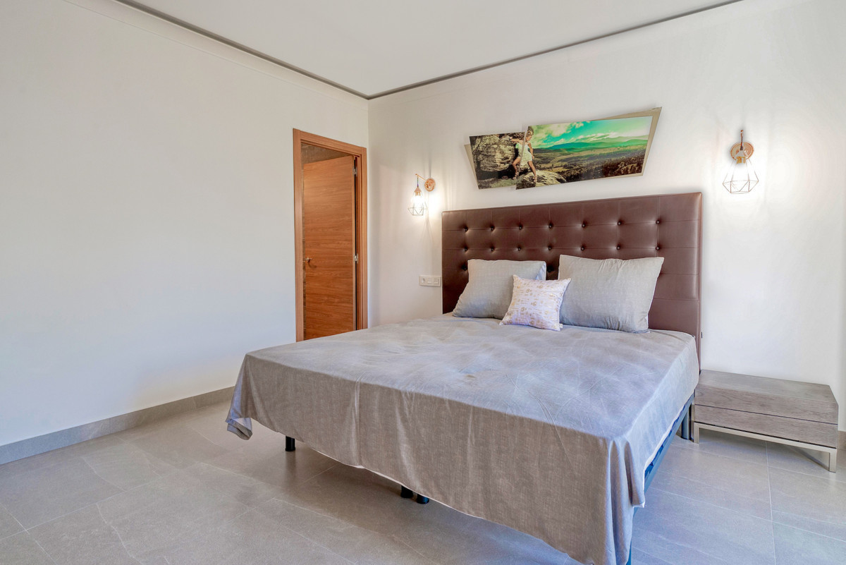 3 Bedroom Apartment for Sale in Puerto Banús — 7