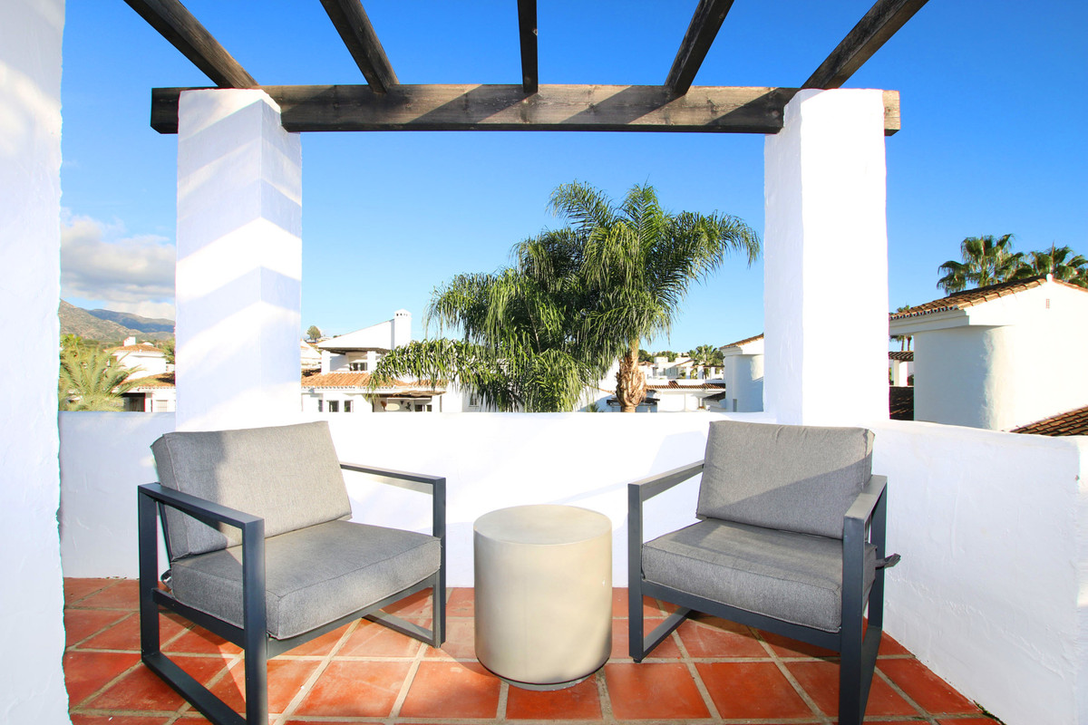 3 Bedroom Apartment for Sale in Nueva Andalucía — view 20