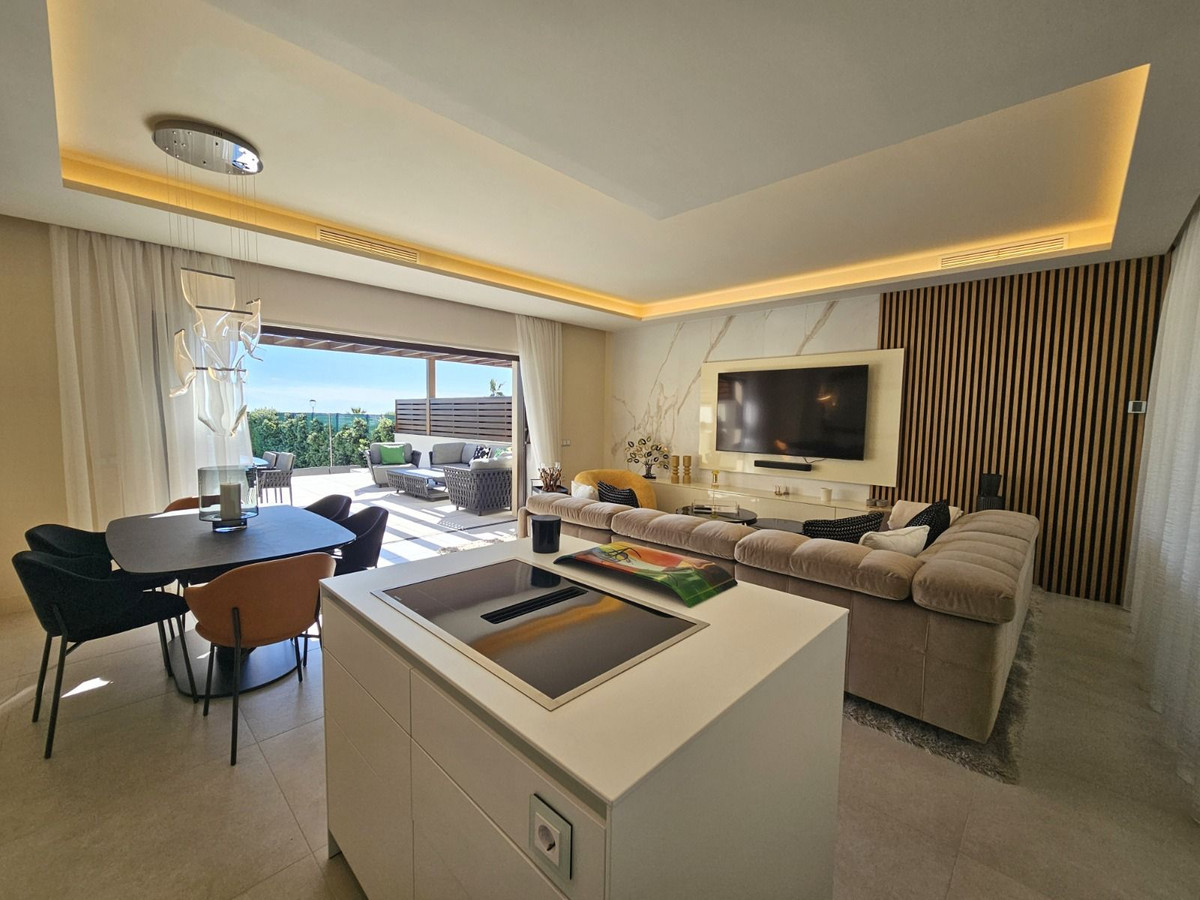 4 Bedroom Villa for Sale in New Golden Mile — view 14
