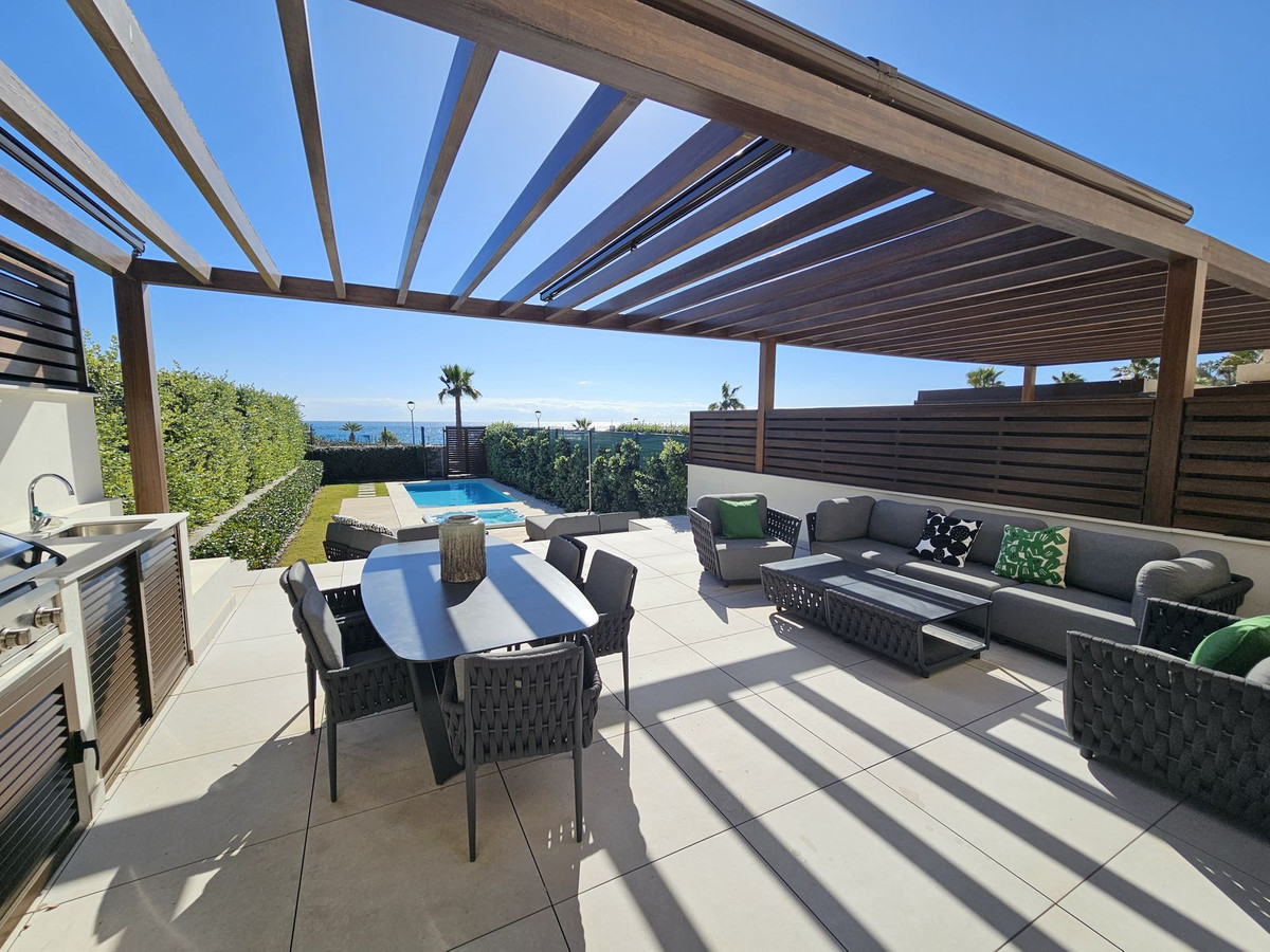4 Bedroom Villa for Sale in New Golden Mile — view 18