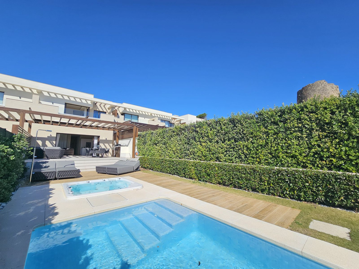 4 Bedroom Villa for Sale in New Golden Mile — view 19
