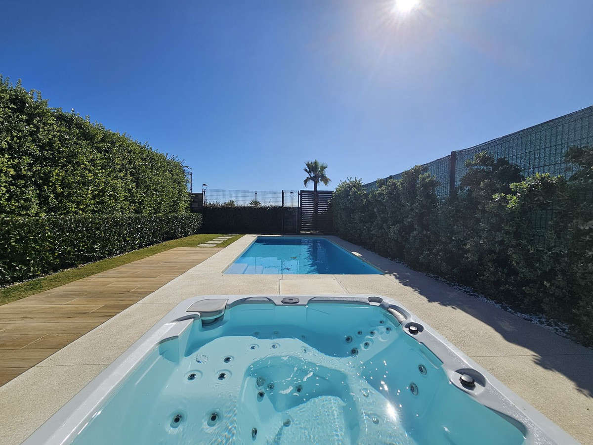 4 Bedroom Villa for Sale in New Golden Mile — view 20