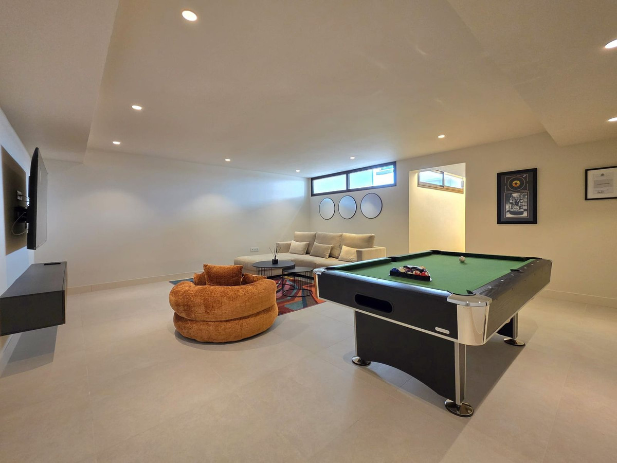 4 Bedroom Villa for Sale in New Golden Mile — 8