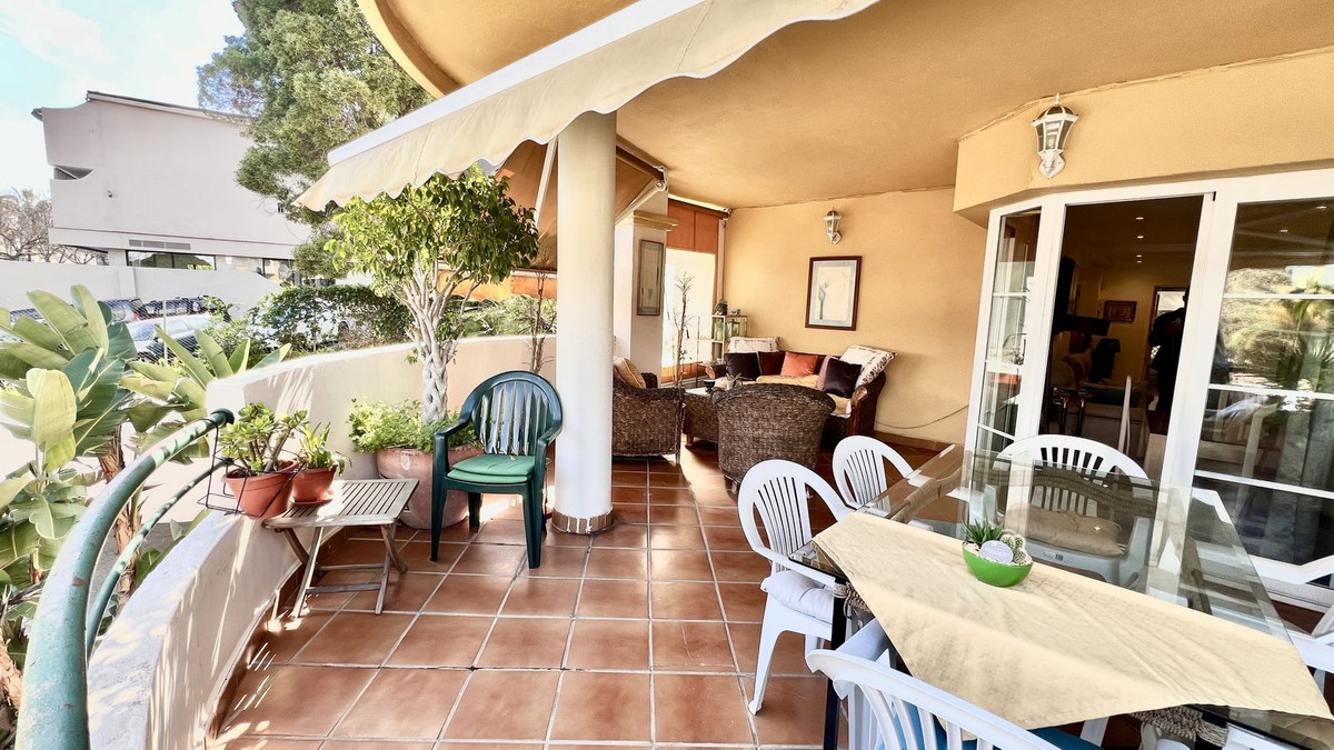 3 Bedroom Apartment for Sale in Nueva Andalucía — 2