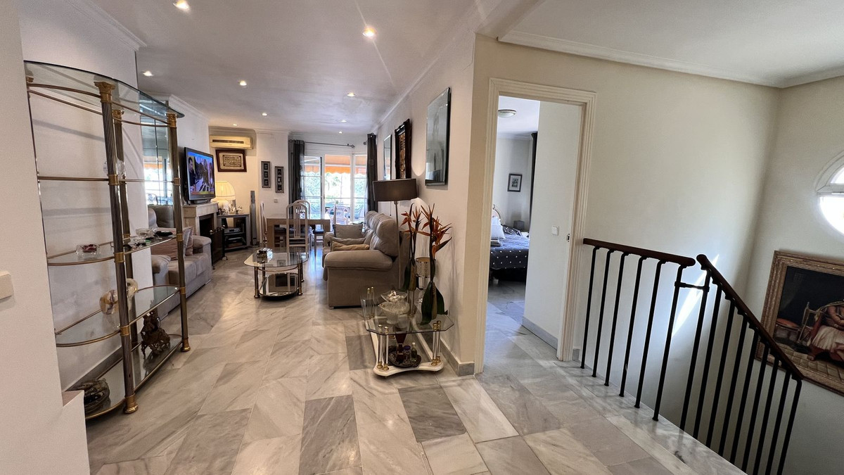 3 Bedroom Apartment for Sale in Nueva Andalucía — 4