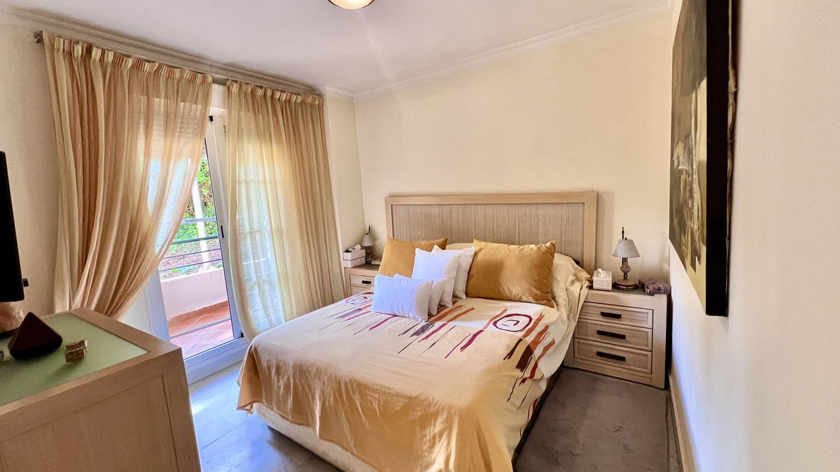 3 Bedroom Apartment for Sale in Nueva Andalucía — 5