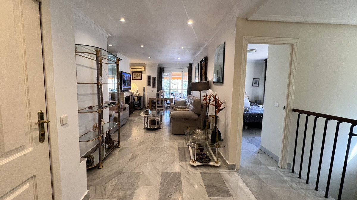 3 Bedroom Apartment for Sale in Nueva Andalucía — 6