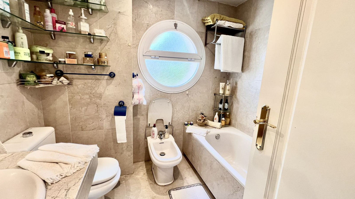 3 Bedroom Apartment for Sale in Nueva Andalucía — view 10
