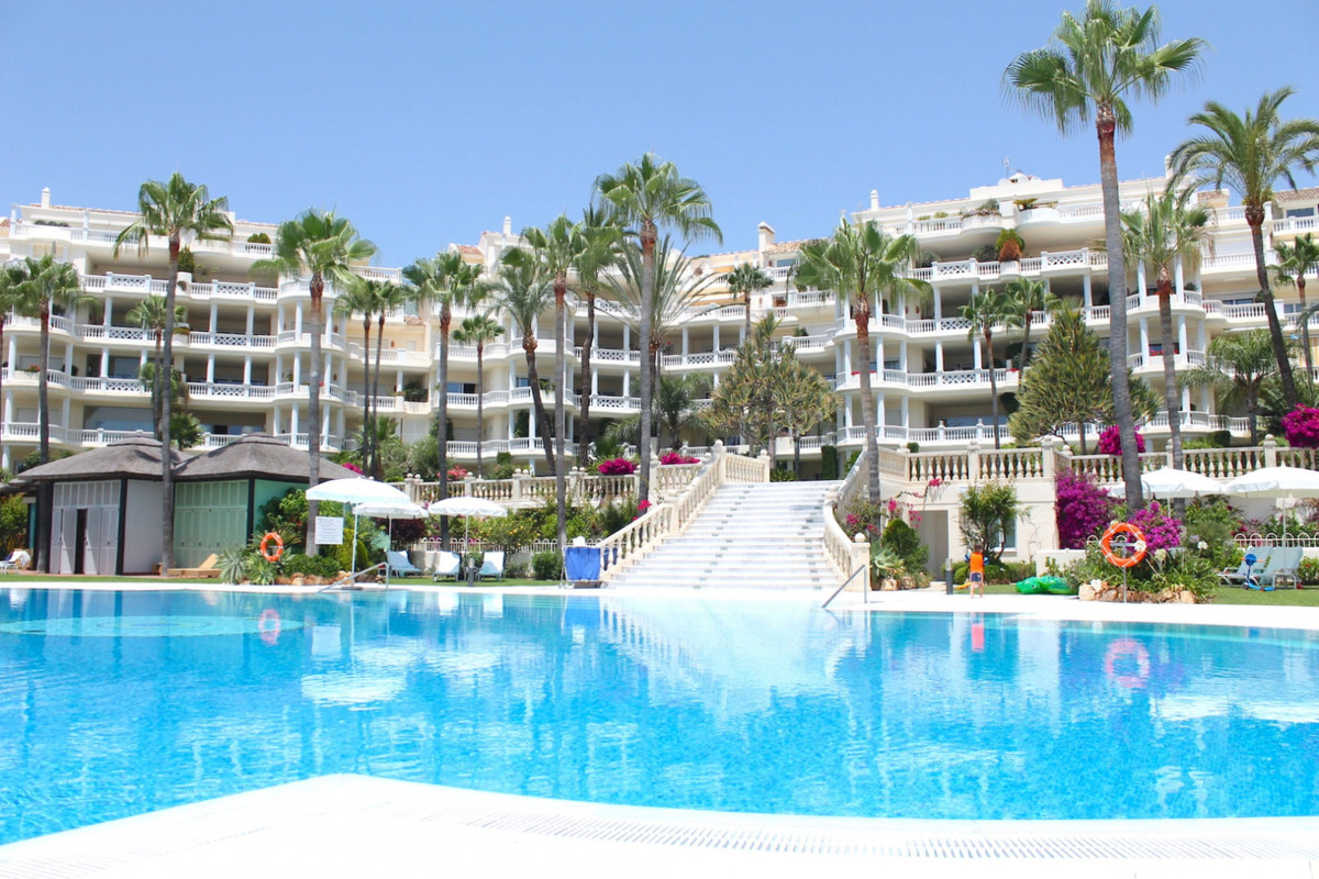 4 Bedroom Apartment for Sale in New Golden Mile