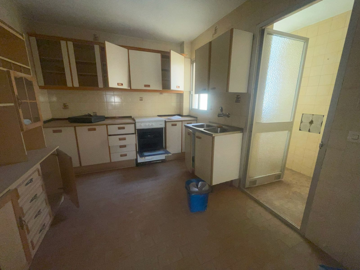 3 Bedroom Apartment for Sale in Estepona — 2