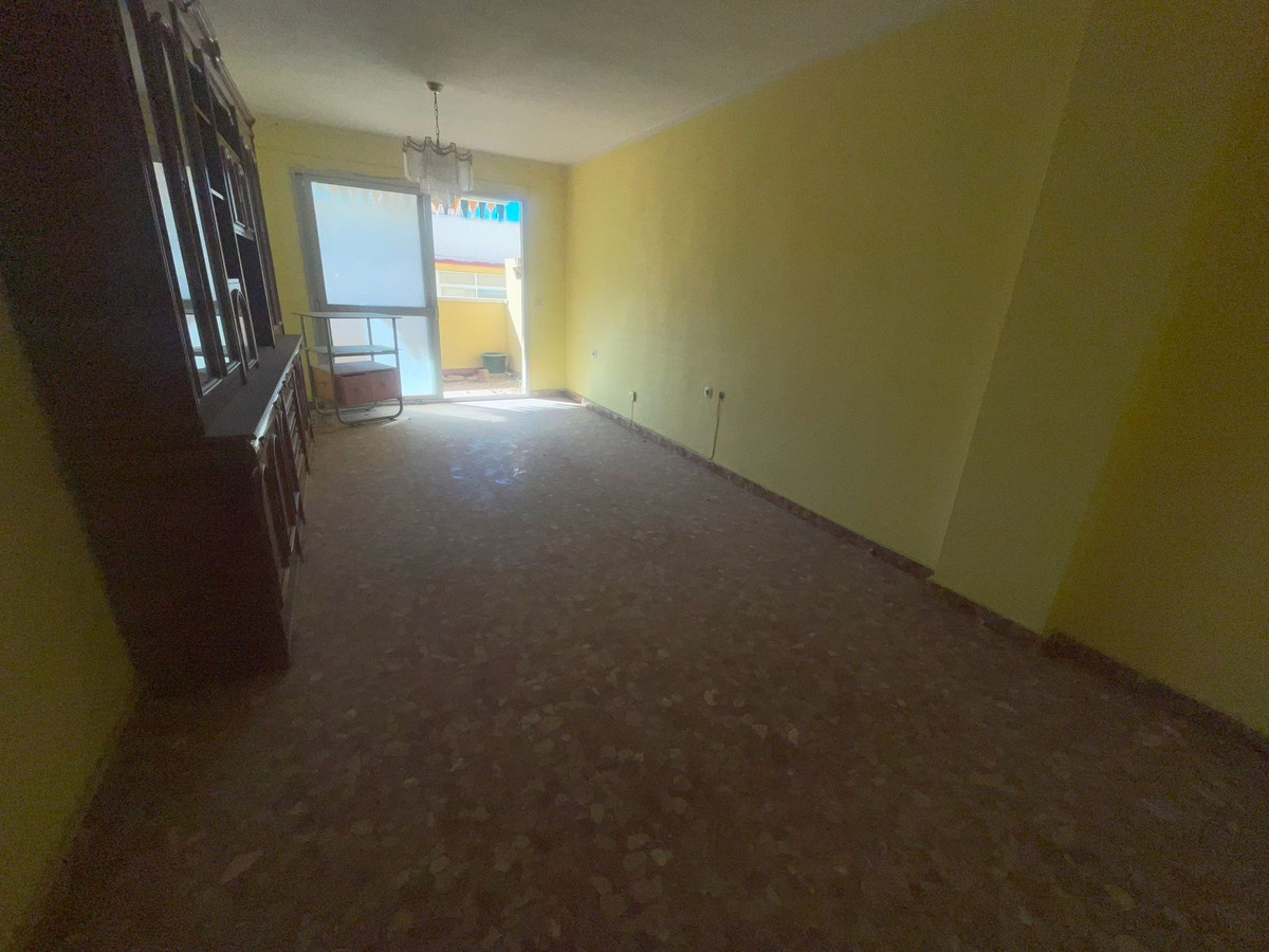 3 Bedroom Apartment for Sale in Estepona — 3