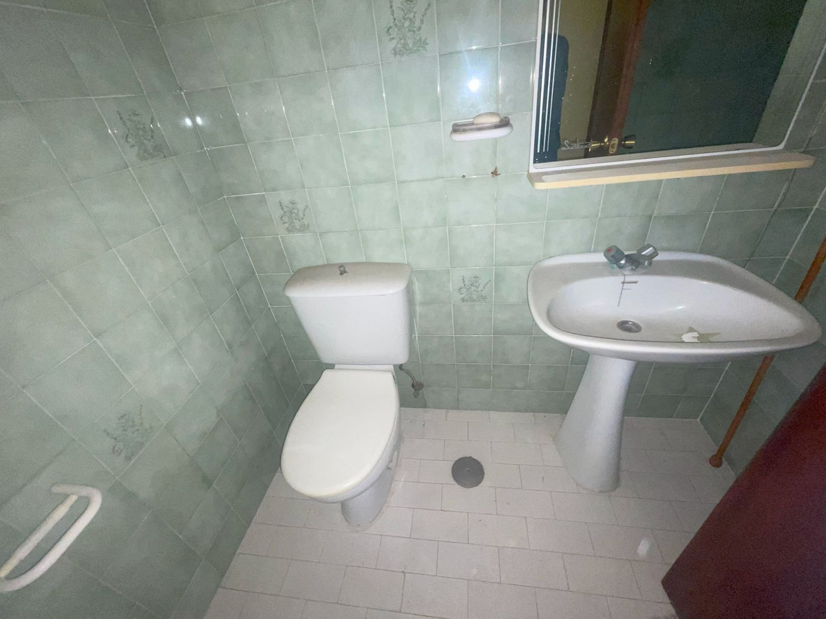 3 Bedroom Apartment for Sale in Estepona — 8