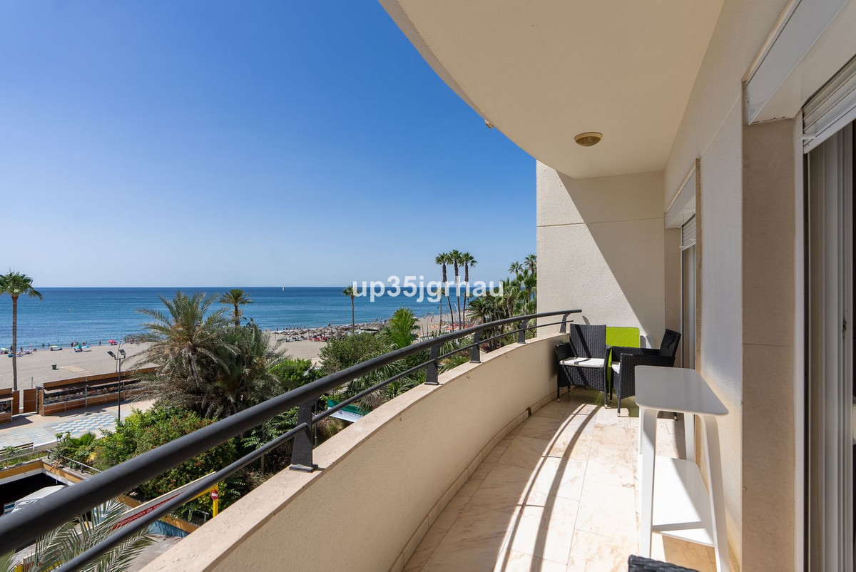 3 Bedroom Apartment for Sale in Estepona