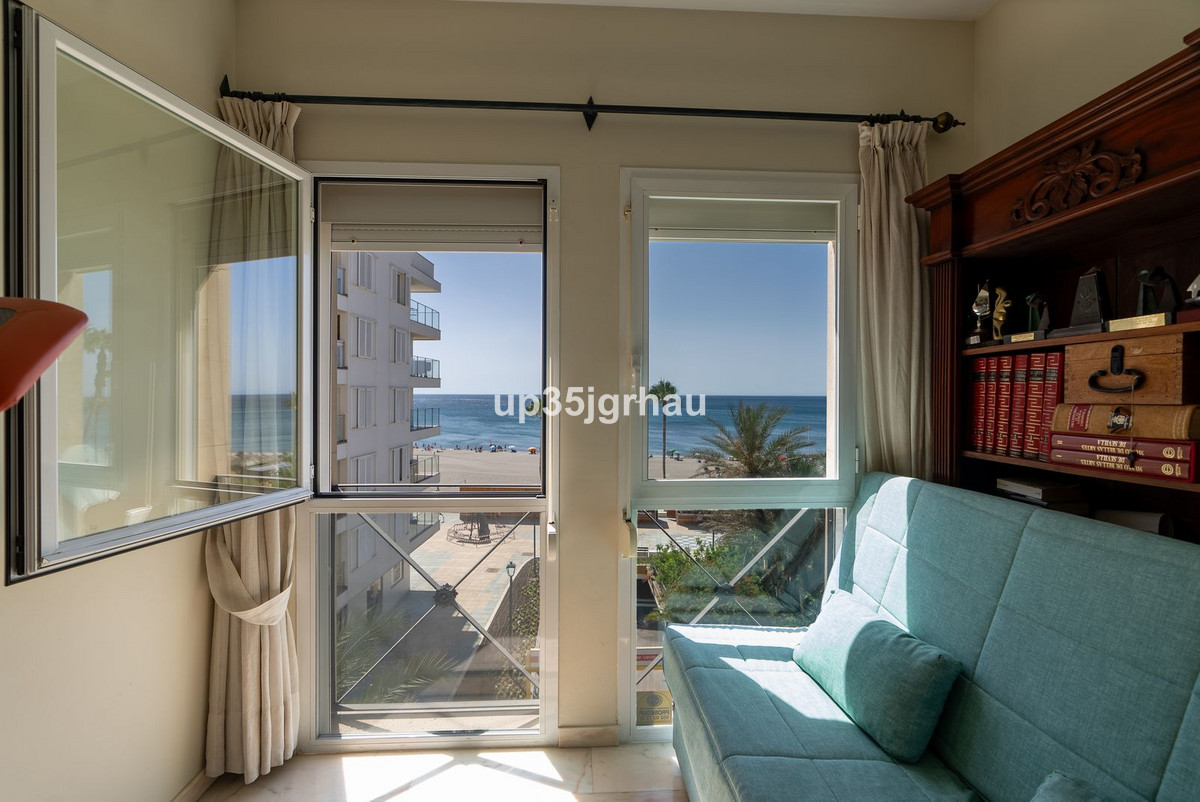 3 Bedroom Apartment for Sale in Estepona — view 11