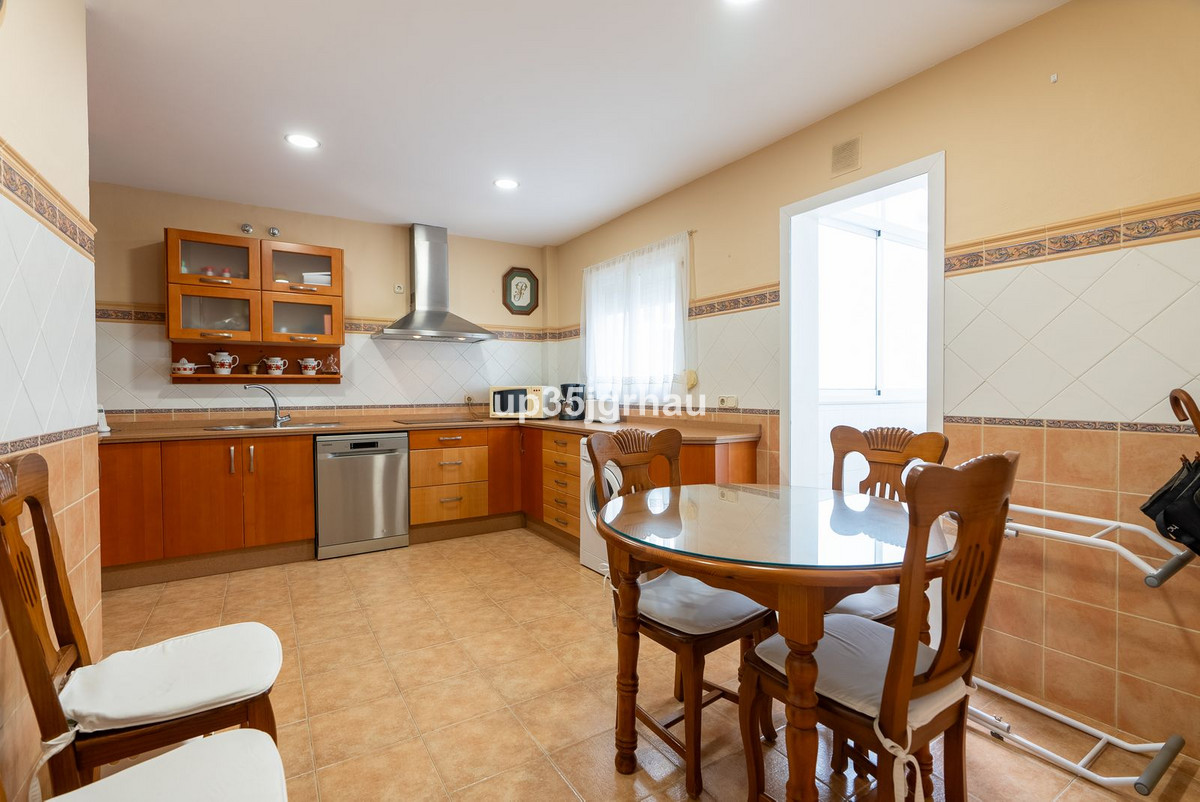 3 Bedroom Apartment for Sale in Estepona — 4
