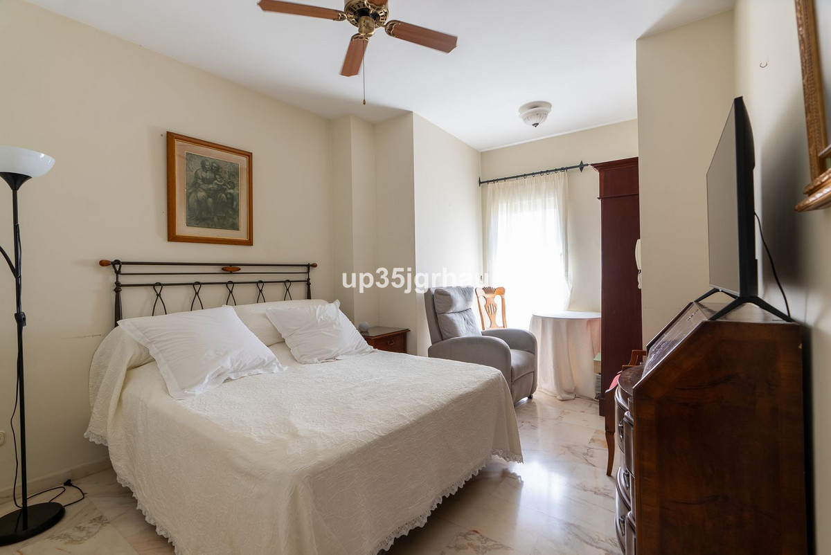 3 Bedroom Apartment for Sale in Estepona — 7