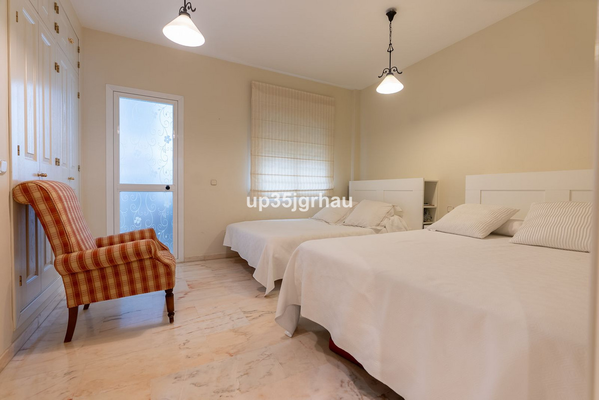 3 Bedroom Apartment for Sale in Estepona — 8