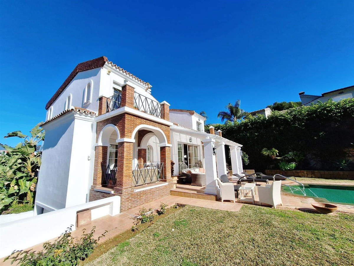 4 Bedroom Villa for Sale in Puerto Banús