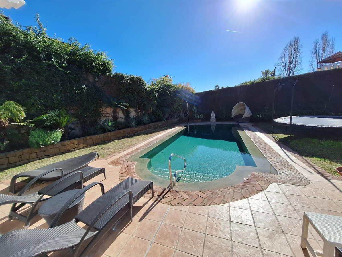 4 Bedroom Villa for Sale in Puerto Banús — 4