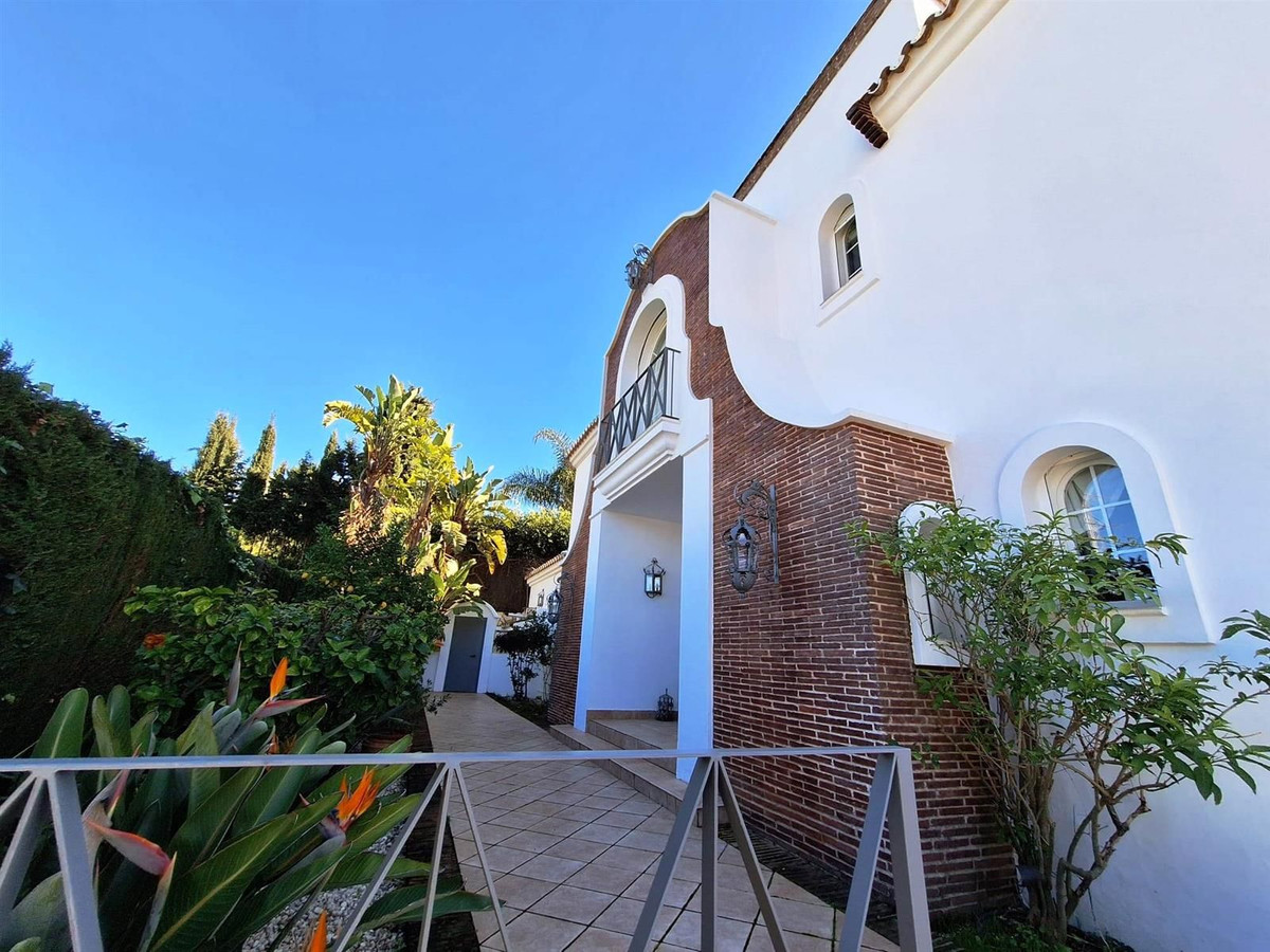 4 Bedroom Villa for Sale in Puerto Banús — 5