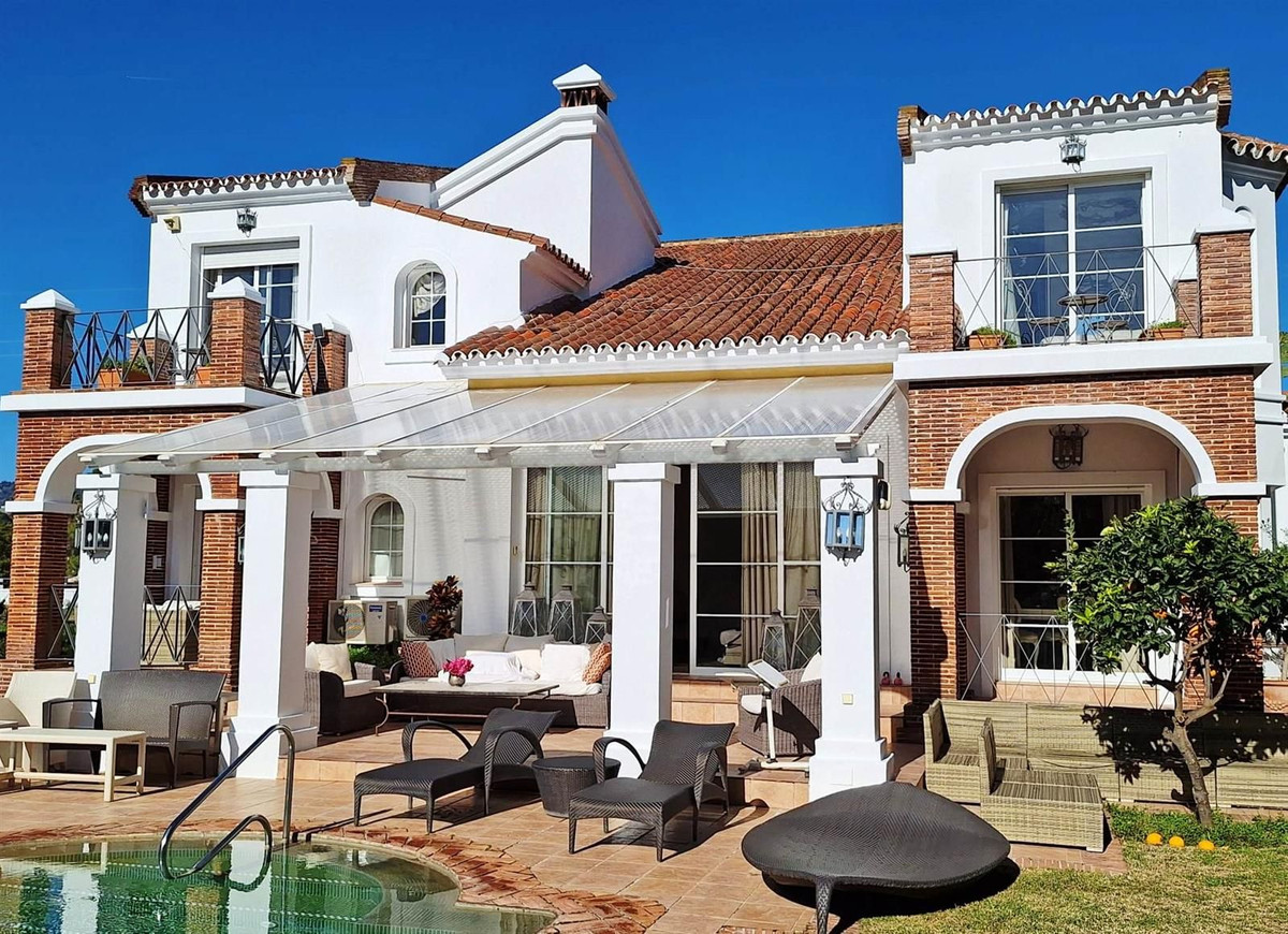 4 Bedroom Villa for Sale in Puerto Banús — 6
