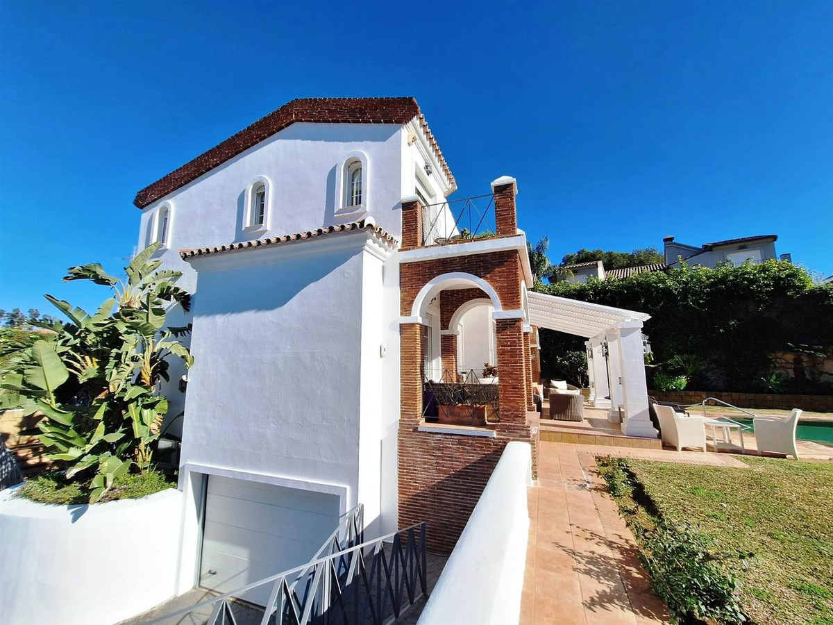 4 Bedroom Villa for Sale in Puerto Banús — 7