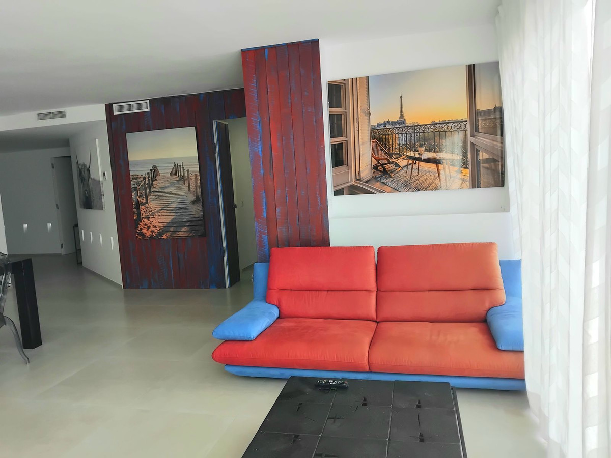 2 Bedroom Apartment for Sale in Puerto Banús — 2