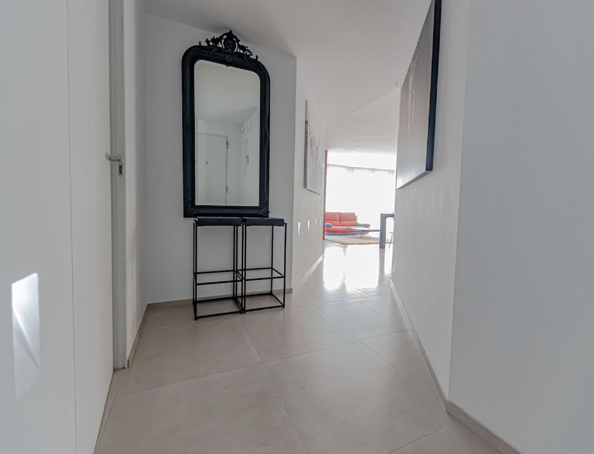 2 Bedroom Apartment for Sale in Puerto Banús — 7