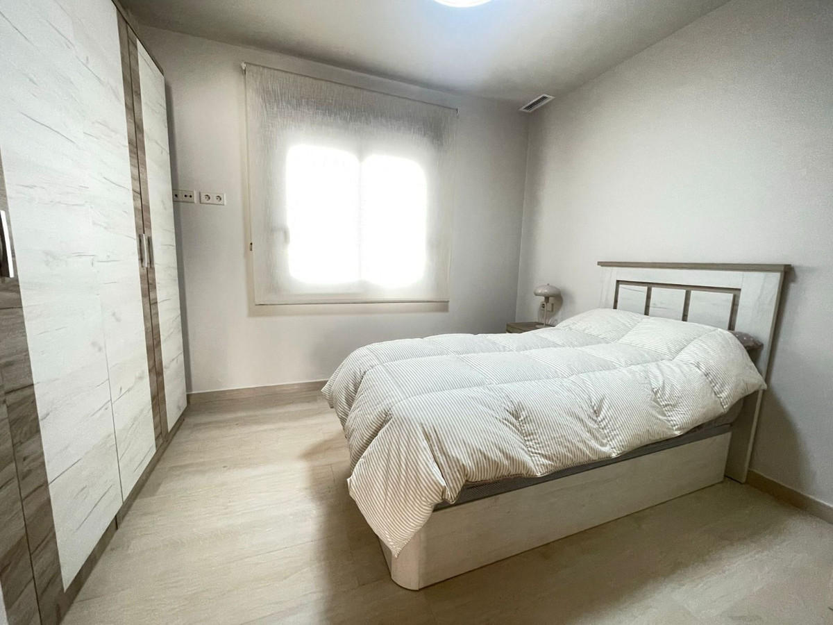 3 Bedroom Apartment for Sale in Estepona — 9