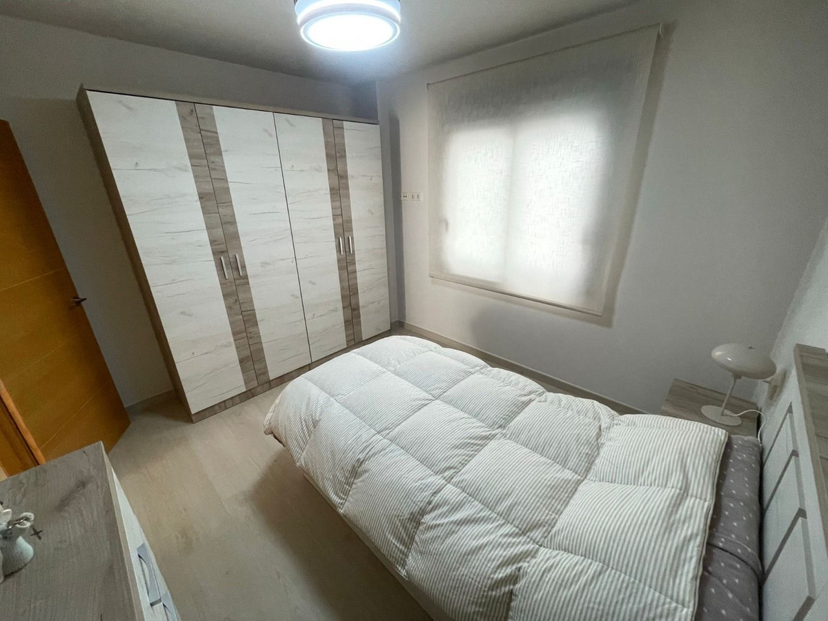3 Bedroom Apartment for Sale in Estepona — view 10