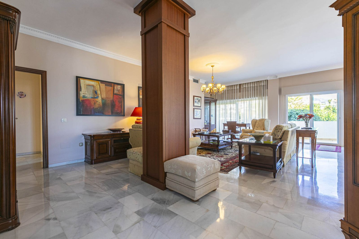 3 Bedroom Apartment for Sale in Nueva Andalucía — 2