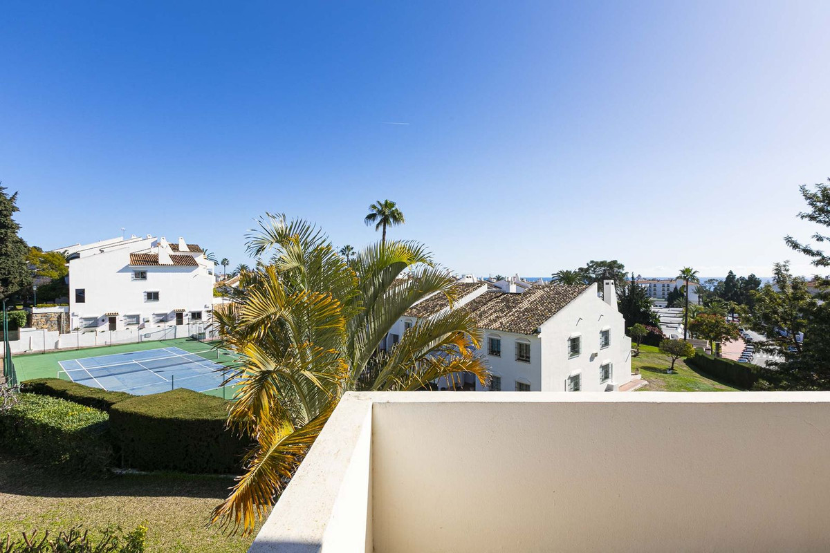 3 Bedroom Apartment for Sale in Nueva Andalucía — 8