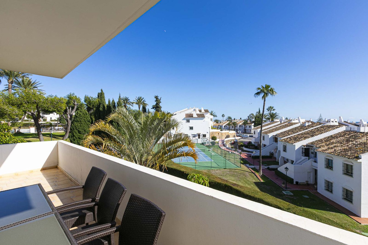 3 Bedroom Apartment for Sale in Nueva Andalucía — view 10