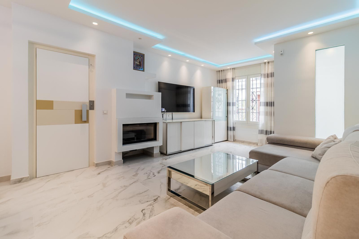 3 Bedroom Villa for Sale in Estepona