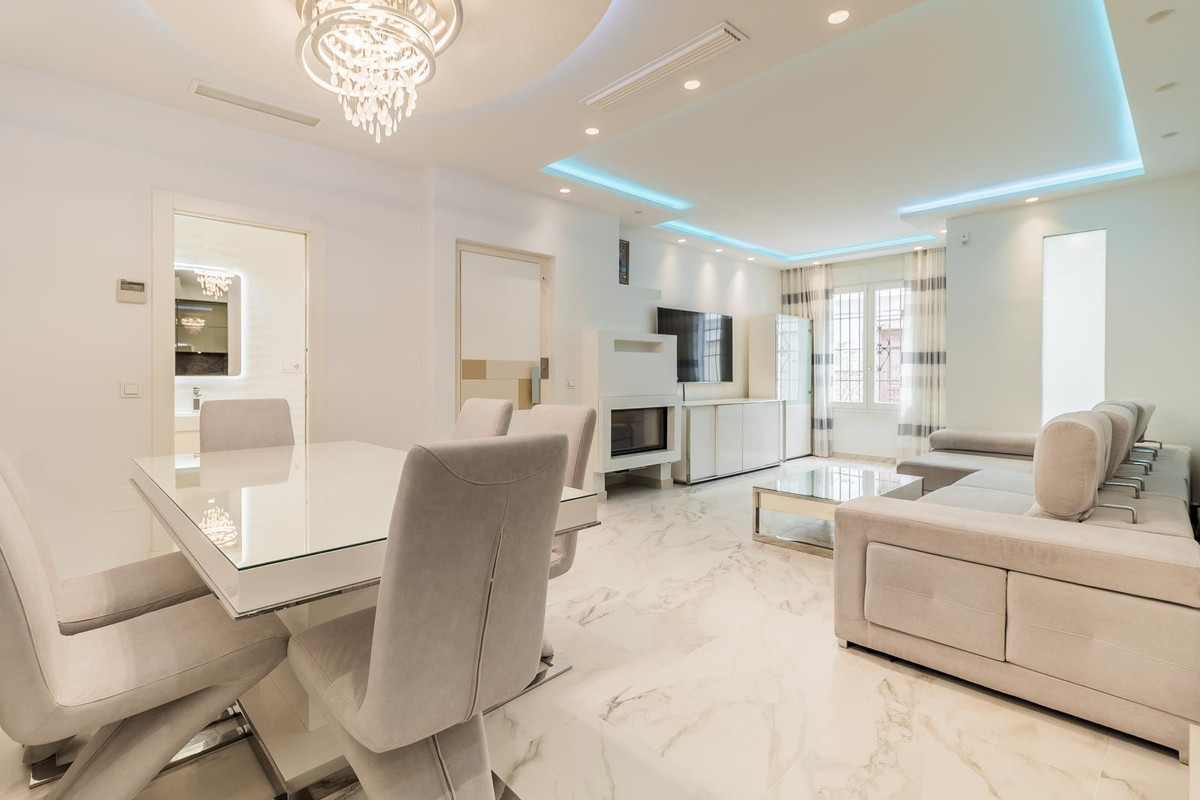 3 Bedroom Villa for Sale in Estepona — 3