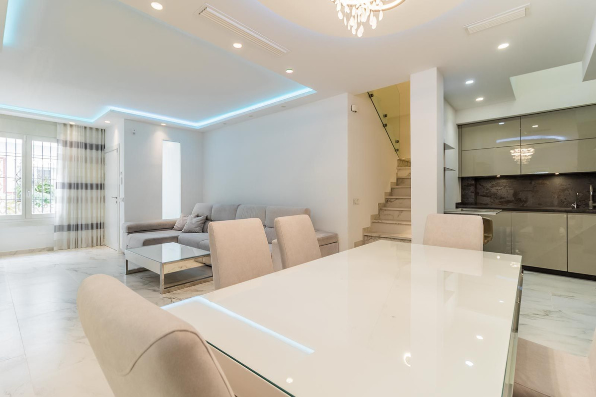 3 Bedroom Villa for Sale in Estepona — 5