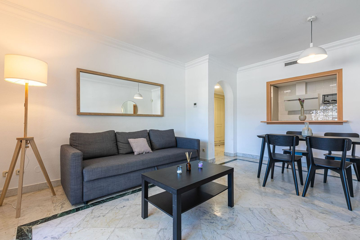 2 Bedroom Apartment for Sale in Puerto Banús — 4