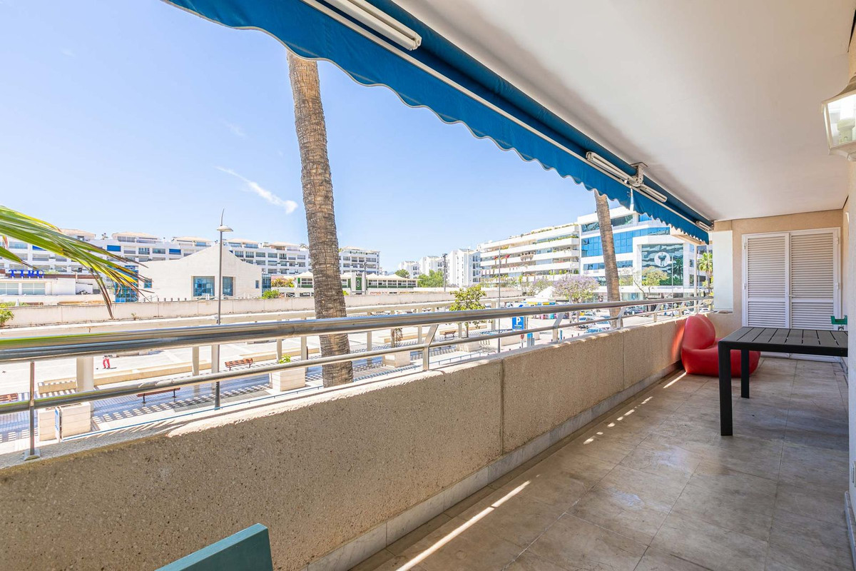 2 Bedroom Apartment for Sale in Puerto Banús — 6