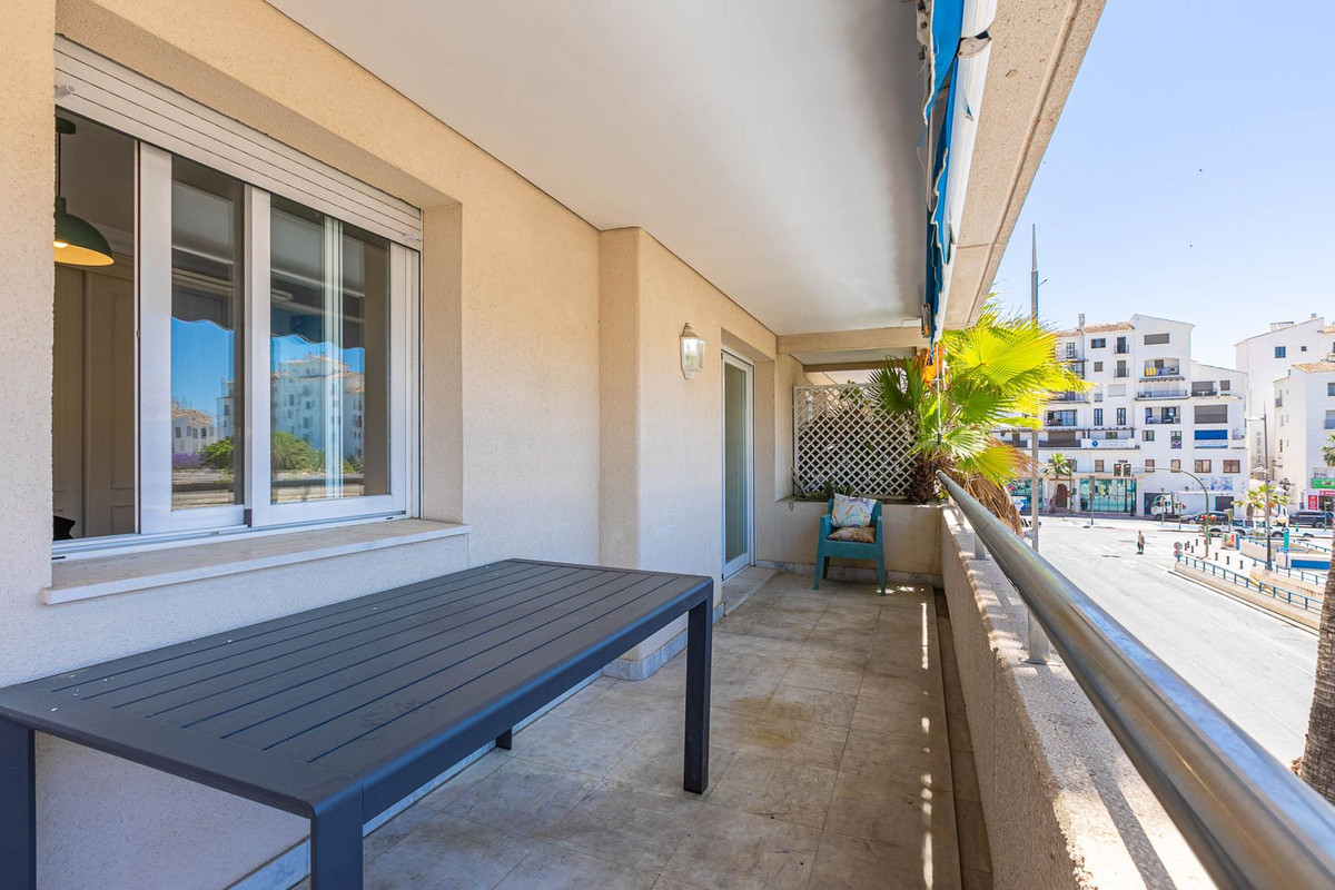 2 Bedroom Apartment for Sale in Puerto Banús — 7