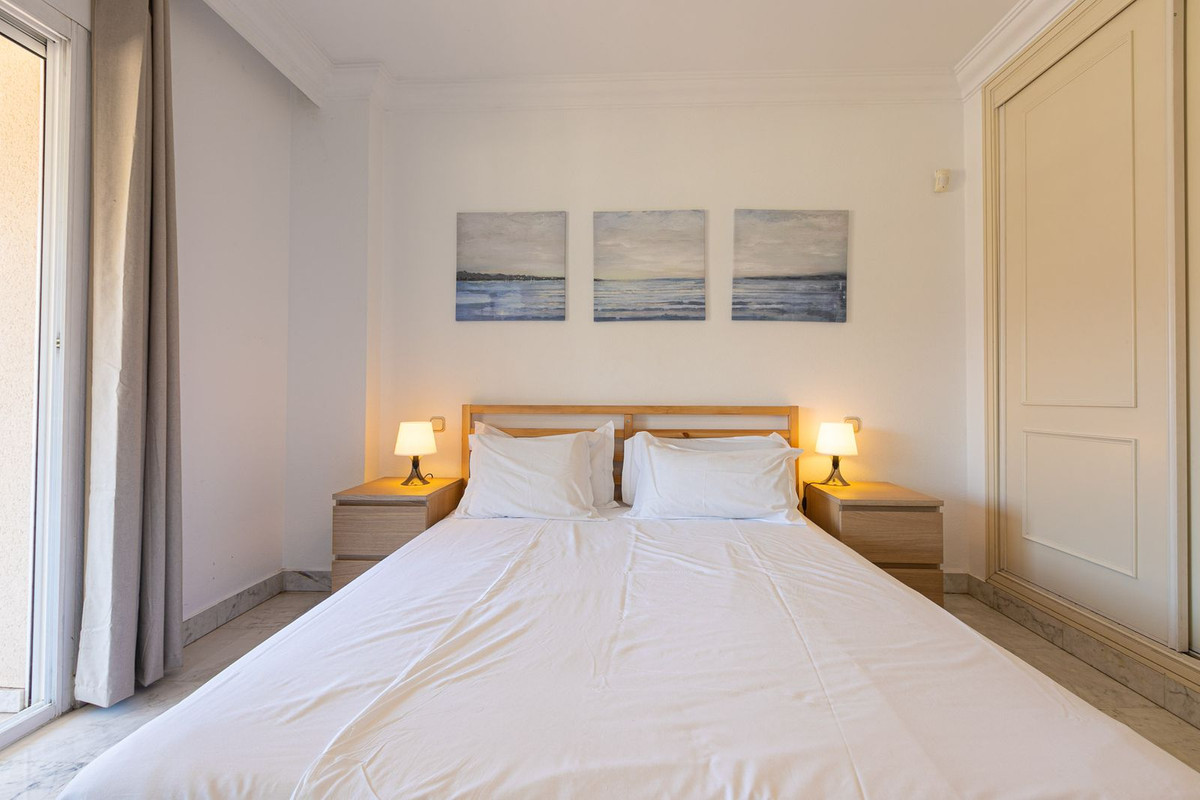 2 Bedroom Apartment for Sale in Puerto Banús — view 10