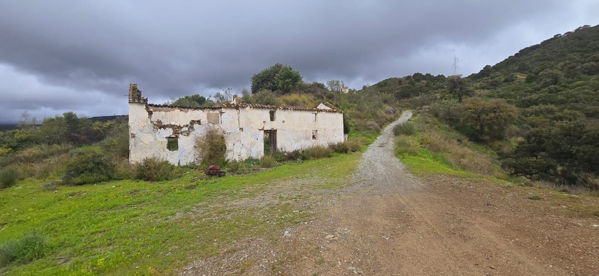 Plot for Sale in Benahavís — 2