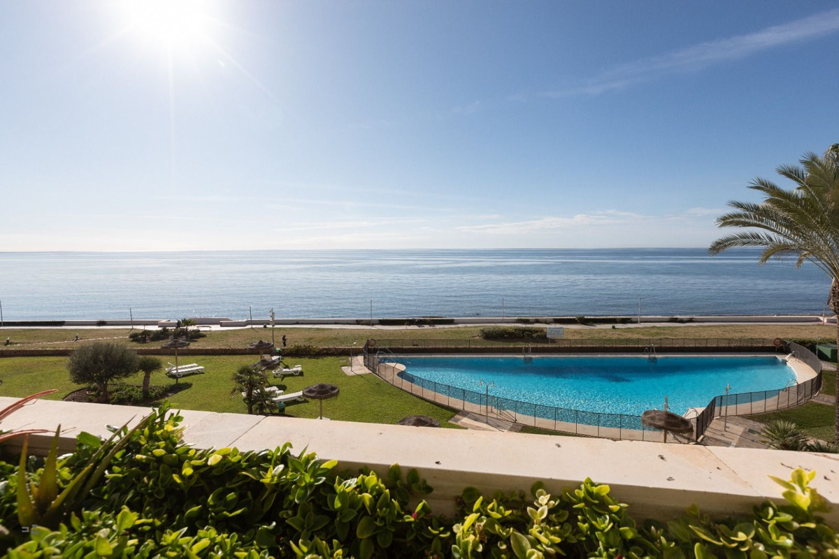 3 Bedroom Apartment for Sale in Estepona