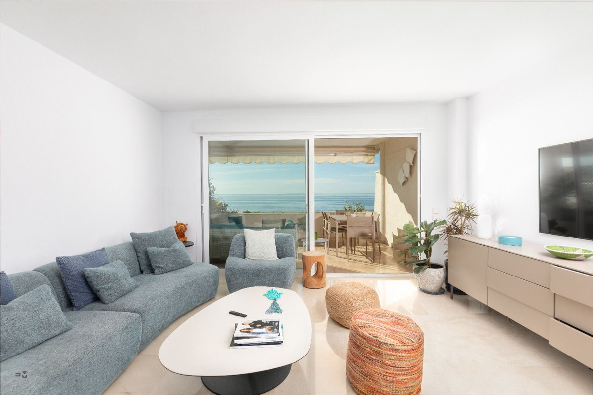 3 Bedroom Apartment for Sale in Estepona — 3