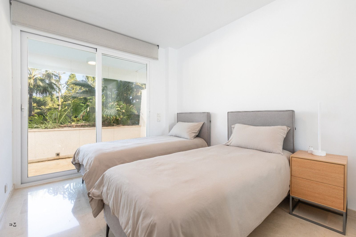 3 Bedroom Apartment for Sale in Estepona — 4