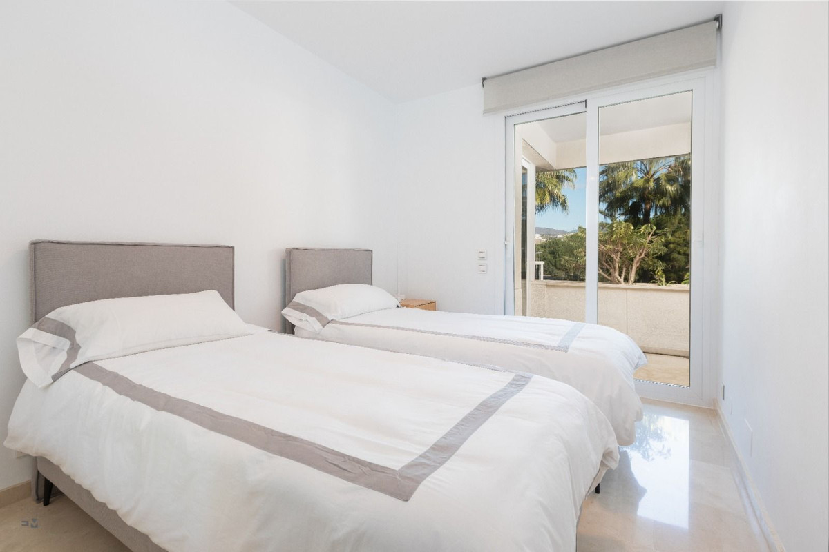 3 Bedroom Apartment for Sale in Estepona — 6