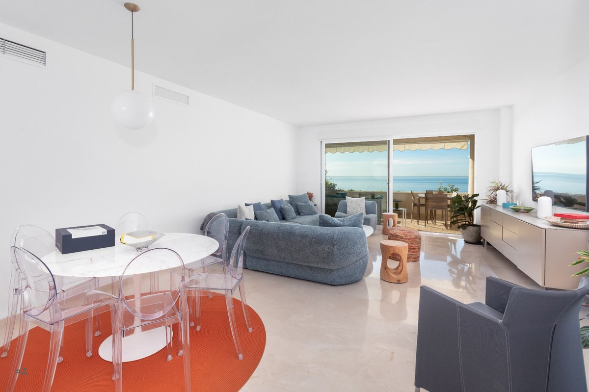 3 Bedroom Apartment for Sale in Estepona — 8