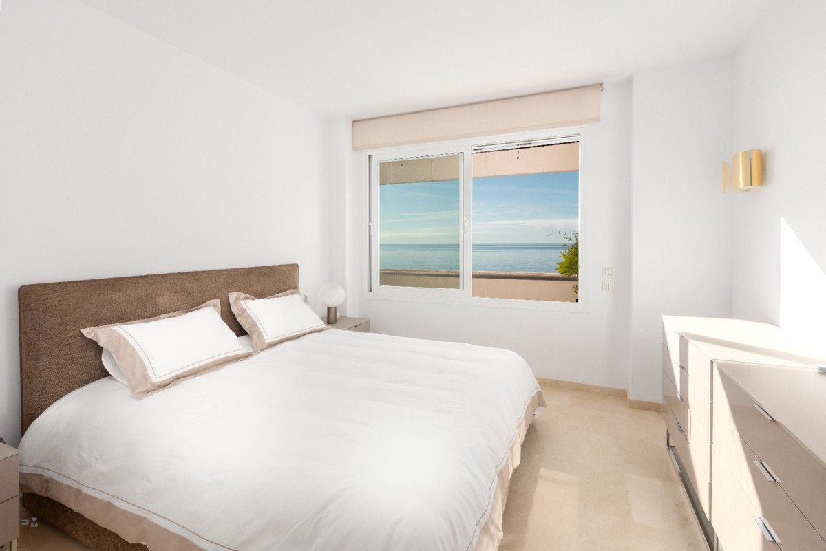 3 Bedroom Apartment for Sale in Estepona — view 10