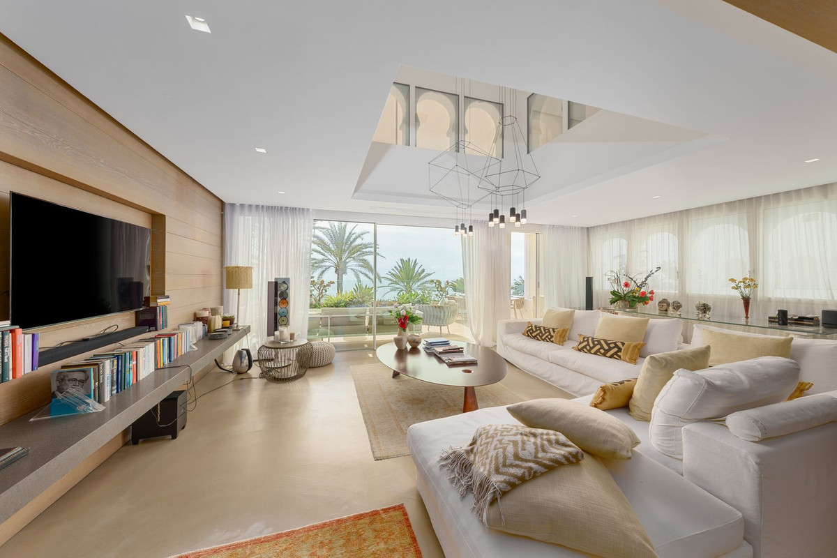 3 Bedroom Apartment for Sale in The Golden Mile — 4