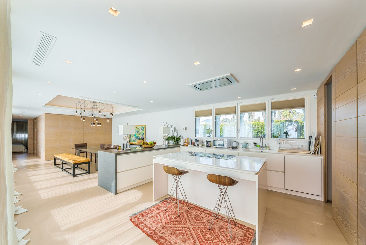 3 Bedroom Apartment for Sale in The Golden Mile — 6